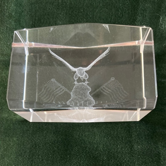 Glass Cube 3D Laser Etched Eagle with 2 American Flags Flying  Globe Hologram - Picture 2 of 12